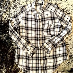 Hollister plaid lightweight button down, S